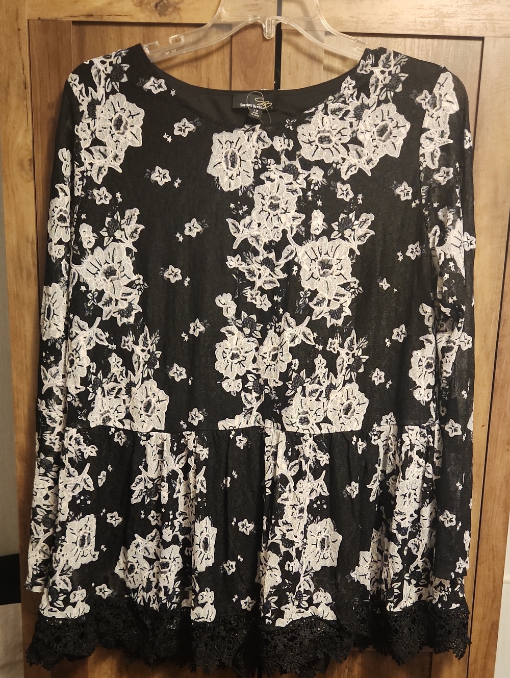 Suzanne Betro Plus 1X Peplum Lace Trim Black and White Floral Feminine Blouse